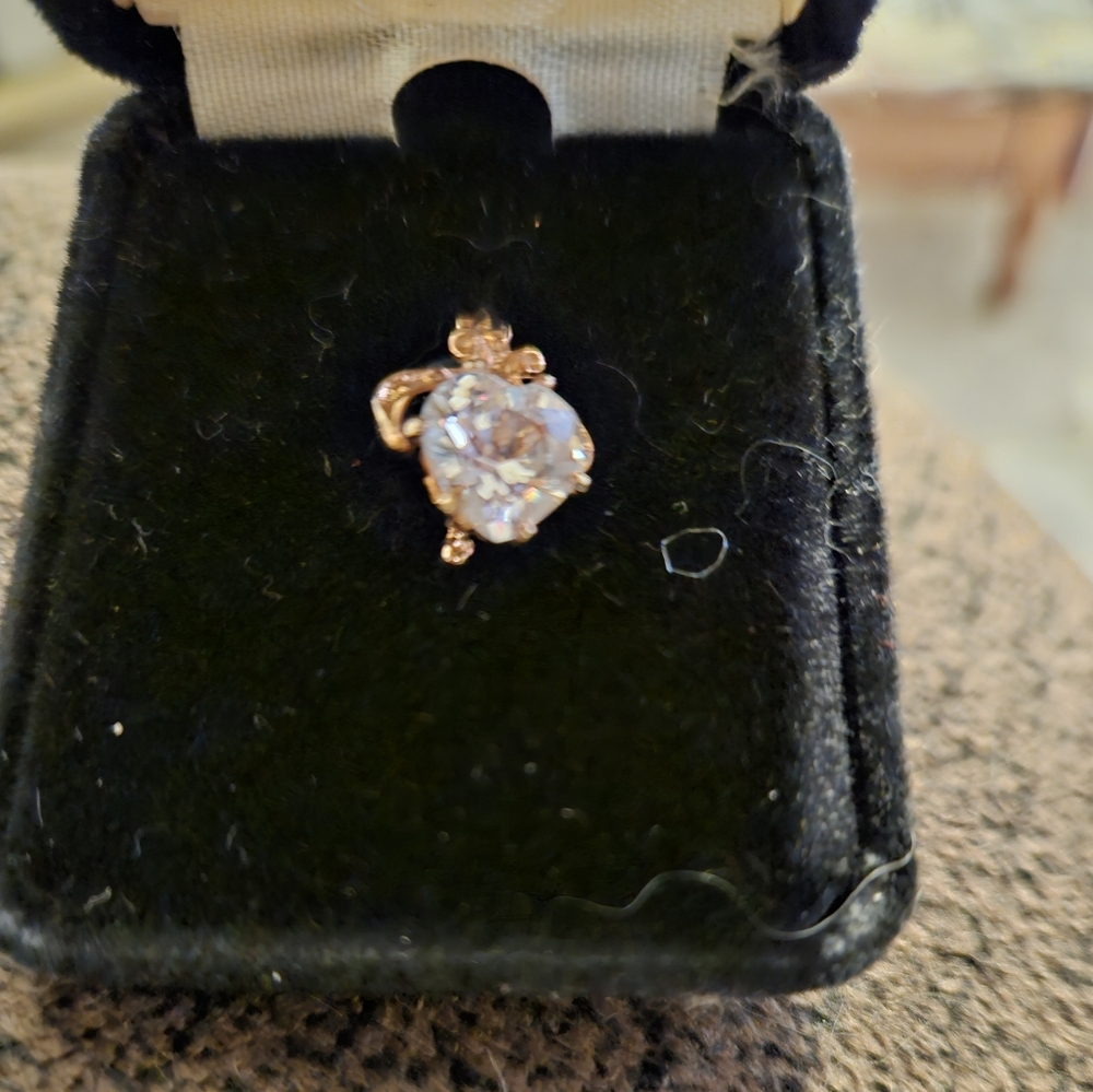 Cubic zirconia pendant